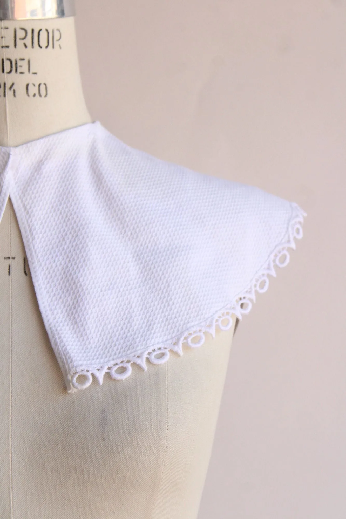 Vintage 1980s Lace Collar, White Detachable