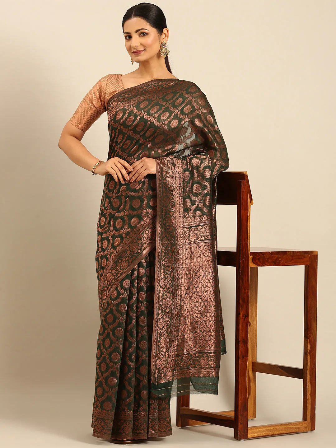 Women Dark Green Cotton Saree With Un Stitched Blouse